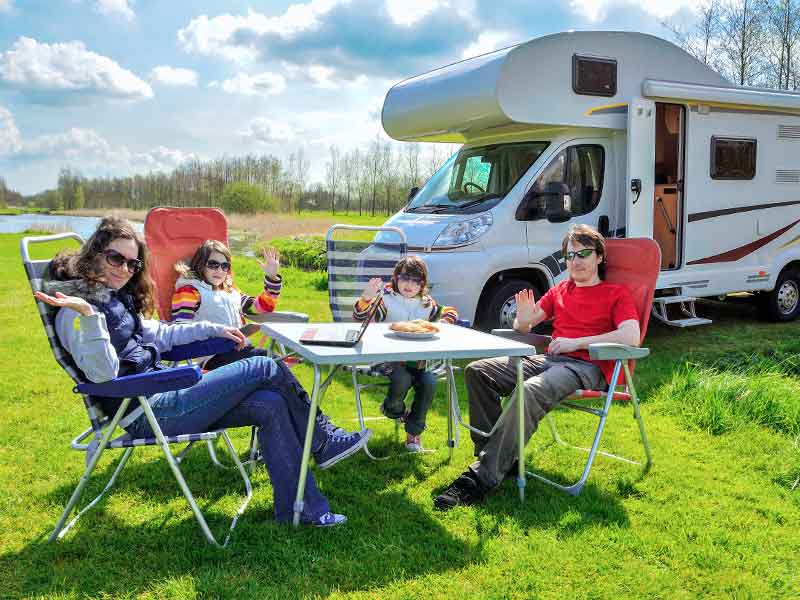 famille-camping-car